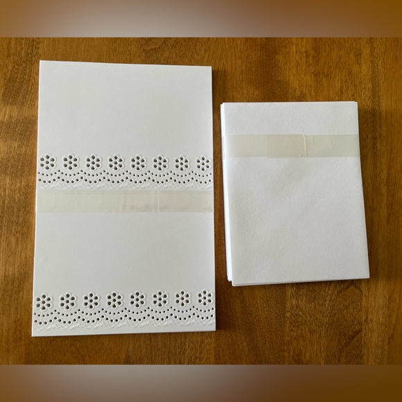 Martha Stewart 36 printable eyelet cards & envelopes. - Picture 2 of 5